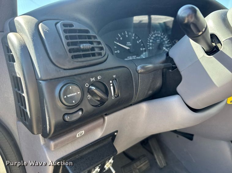 image for item EG6448 2000 Dodge Caravan van