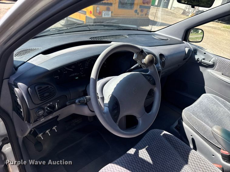 image for item EG6448 2000 Dodge Caravan van