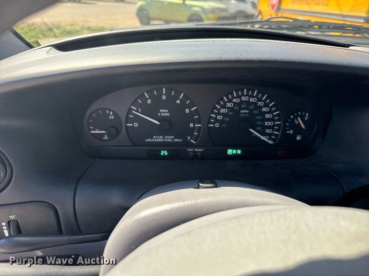 image for item EG6448 2000 Dodge Caravan van