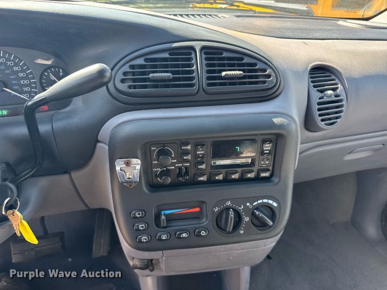 image for item EG6448 2000 Dodge Caravan van