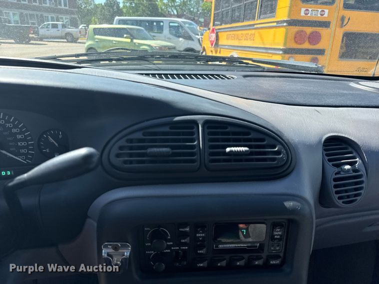 image for item EG6448 2000 Dodge Caravan van