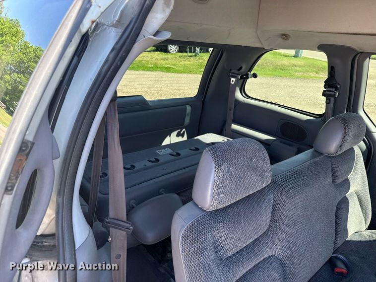 image for item EG6448 2000 Dodge Caravan van
