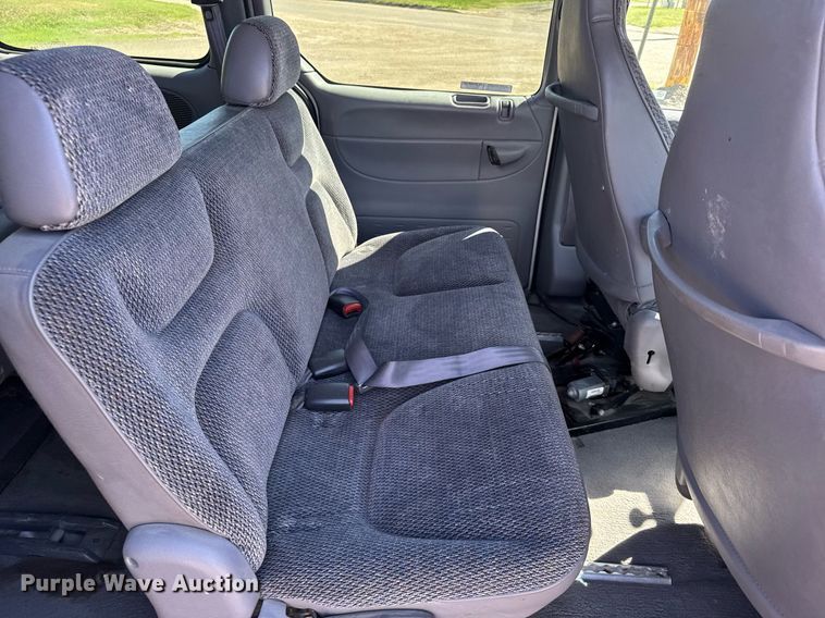 image for item EG6448 2000 Dodge Caravan van