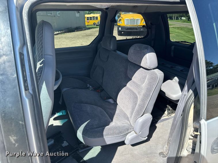 image for item EG6448 2000 Dodge Caravan van