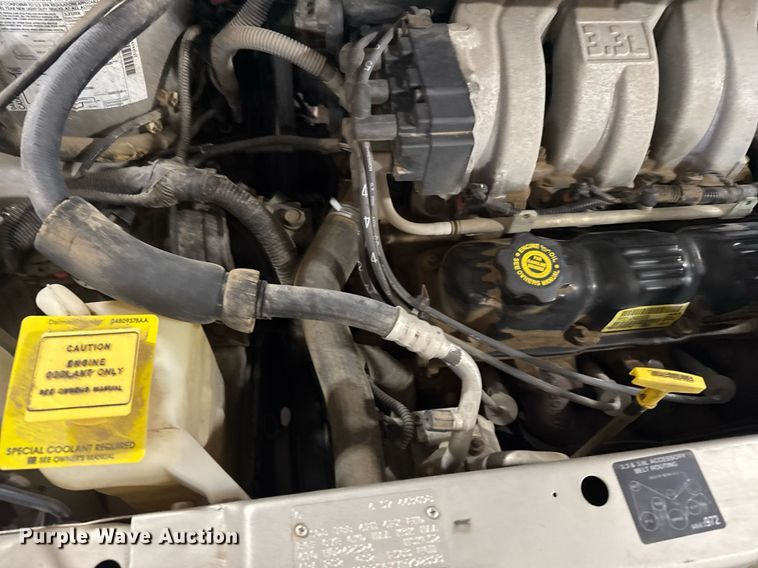 image for item EG6448 2000 Dodge Caravan van