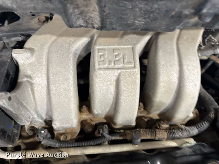 image for item EG6448 2000 Dodge Caravan van