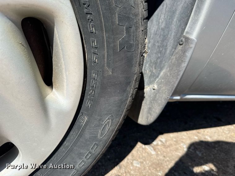 image for item EG6448 2000 Dodge Caravan van