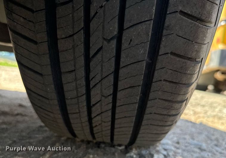 image for item EG6448 2000 Dodge Caravan van