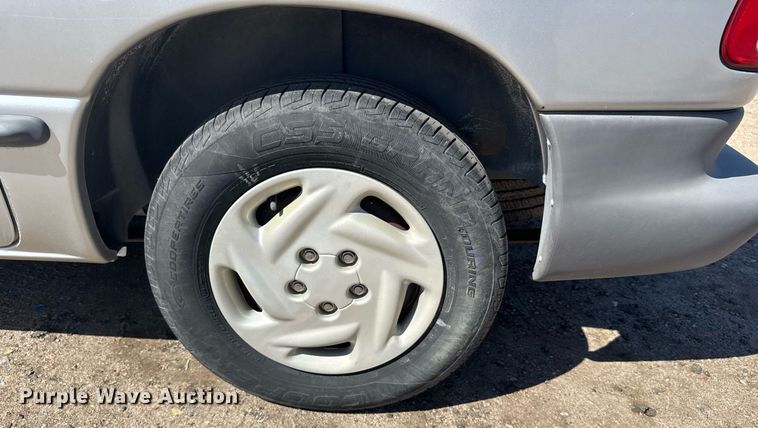 image for item EG6448 2000 Dodge Caravan van