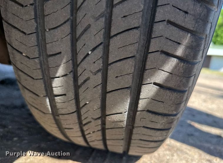 image for item EG6448 2000 Dodge Caravan van