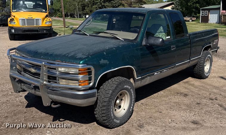 image for item EG6449 1995 Chevrolet K1500 Silverado Ext. Cab pickup truck