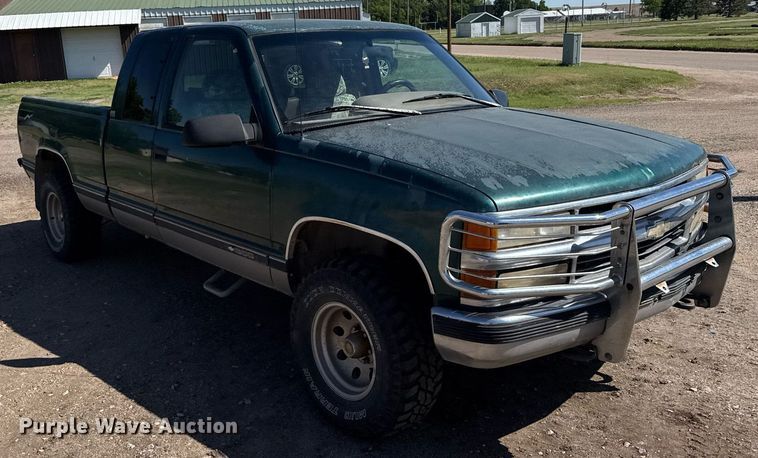 image for item EG6449 1995 Chevrolet K1500 Silverado Ext. Cab pickup truck