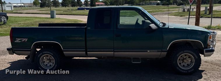 image for item EG6449 1995 Chevrolet K1500 Silverado Ext. Cab pickup truck
