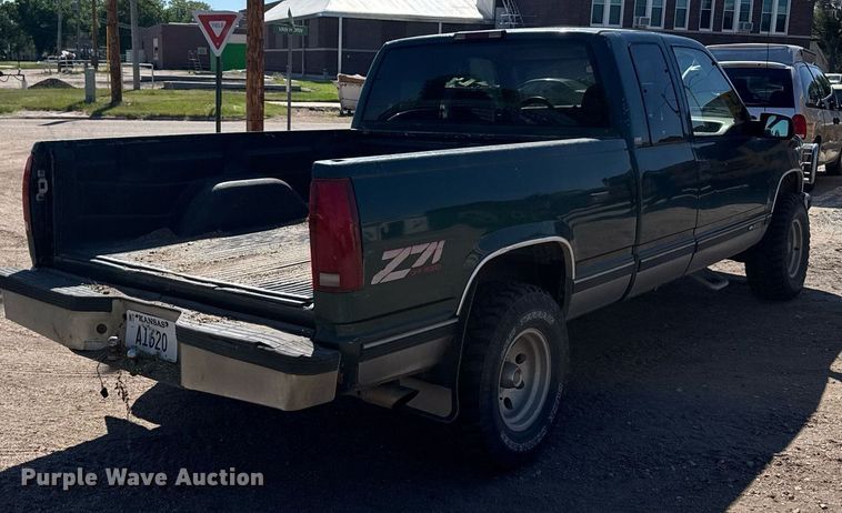image for item EG6449 1995 Chevrolet K1500 Silverado Ext. Cab pickup truck