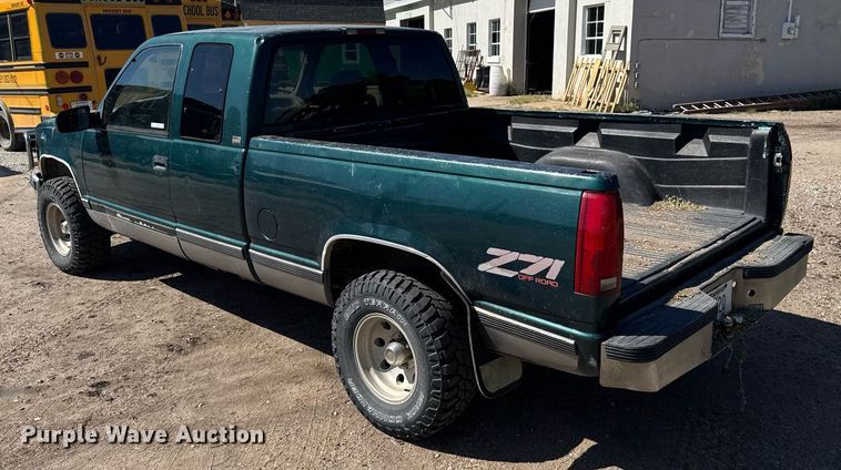 image for item EG6449 1995 Chevrolet K1500 Silverado Ext. Cab pickup truck