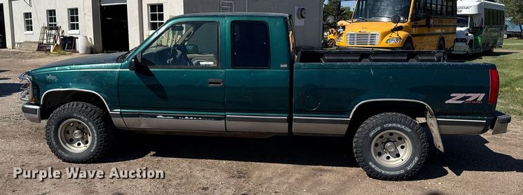 image for item EG6449 1995 Chevrolet K1500 Silverado Ext. Cab pickup truck