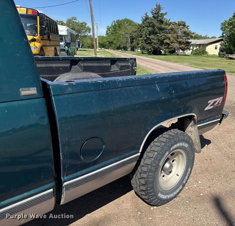 image for item EG6449 1995 Chevrolet K1500 Silverado Ext. Cab pickup truck