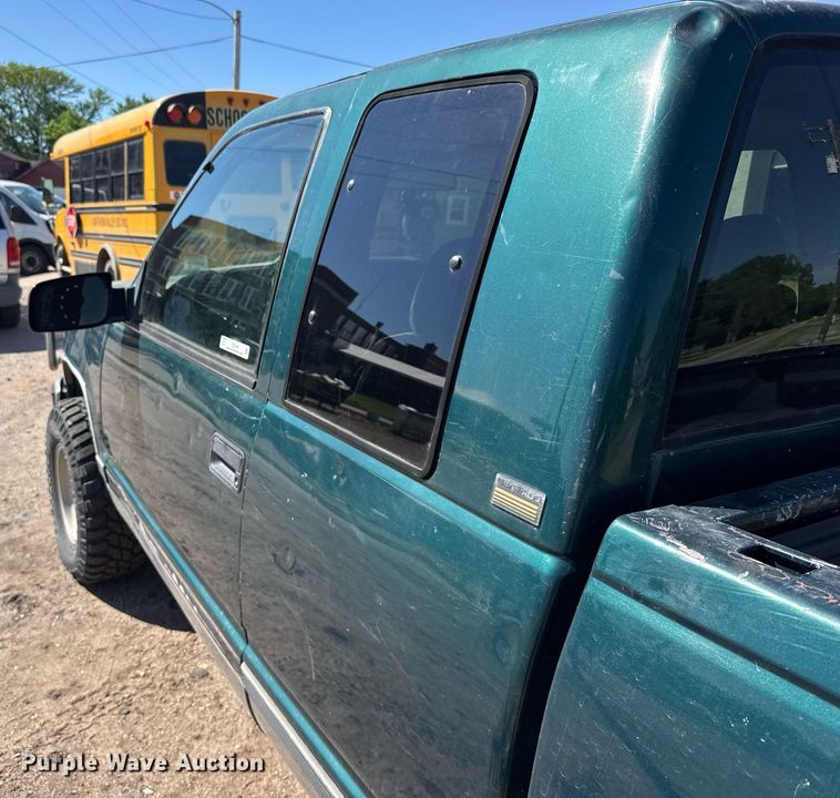 image for item EG6449 1995 Chevrolet K1500 Silverado Ext. Cab pickup truck