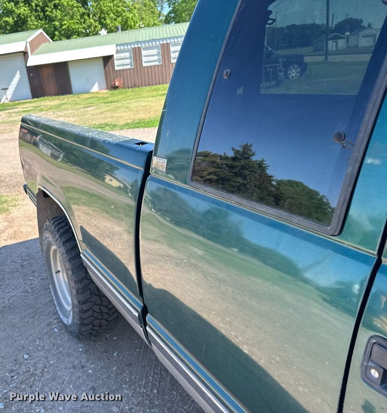 image for item EG6449 1995 Chevrolet K1500 Silverado Ext. Cab pickup truck