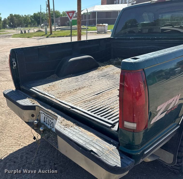 image for item EG6449 1995 Chevrolet K1500 Silverado Ext. Cab pickup truck