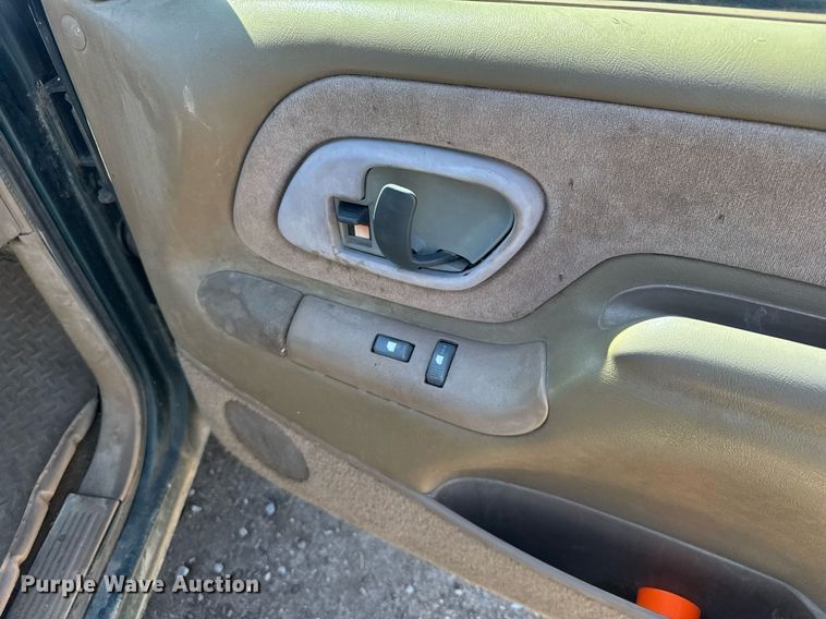 image for item EG6449 1995 Chevrolet K1500 Silverado Ext. Cab pickup truck