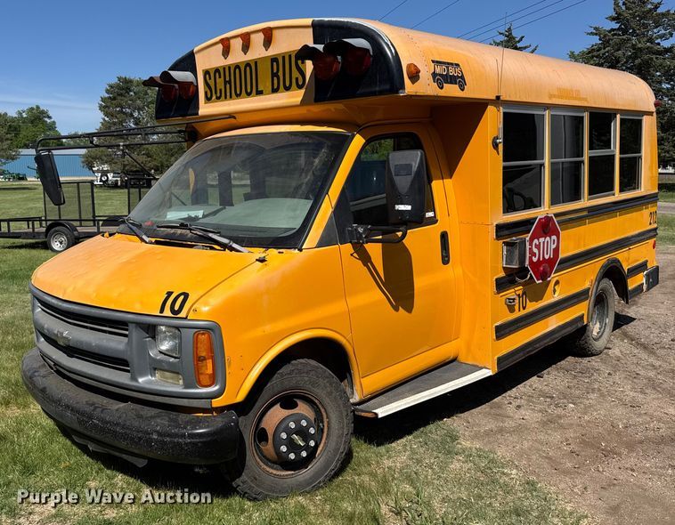 image for item EG6451 2000 Chevrolet Express 3500 school bus