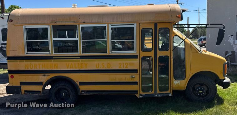 image for item EG6451 2000 Chevrolet Express 3500 school bus