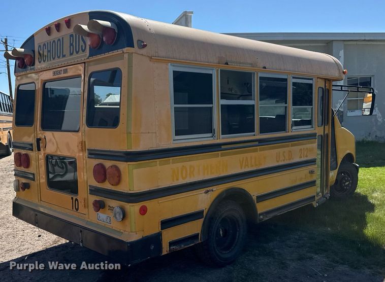 image for item EG6451 2000 Chevrolet Express 3500 school bus