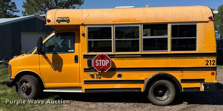 image for item EG6451 2000 Chevrolet Express 3500 school bus