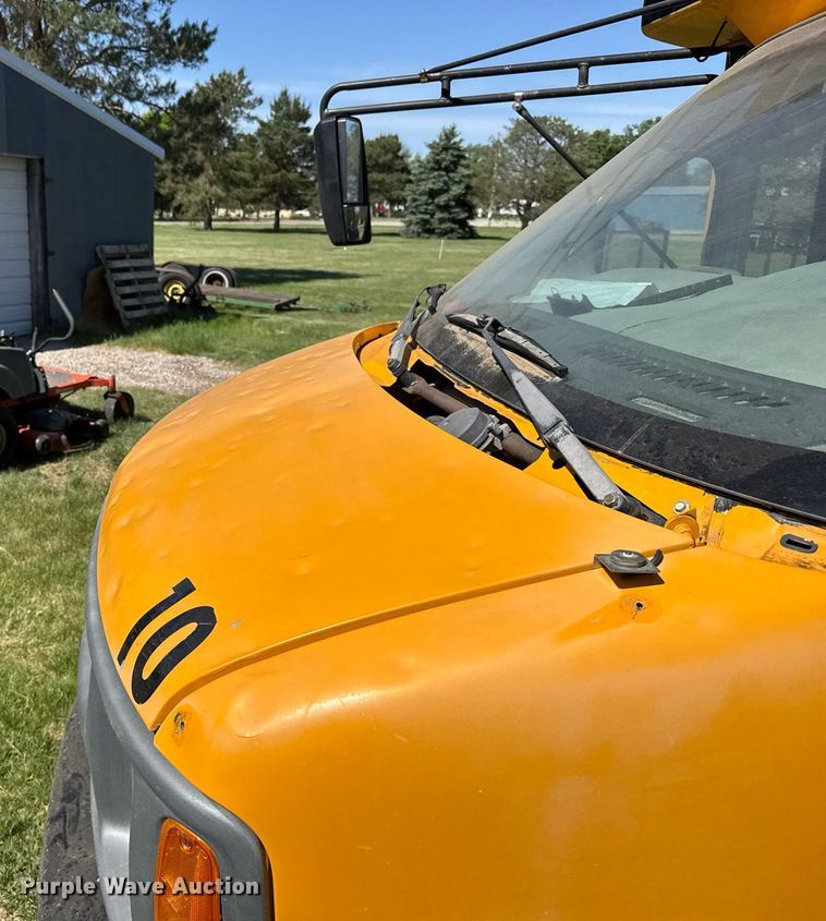 image for item EG6451 2000 Chevrolet Express 3500 school bus