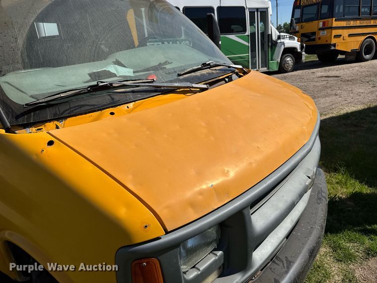 image for item EG6451 2000 Chevrolet Express 3500 school bus