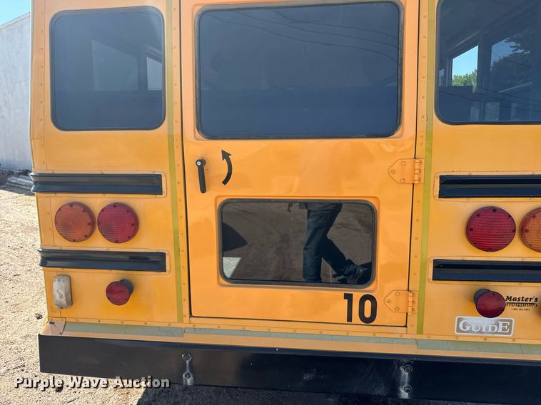 image for item EG6451 2000 Chevrolet Express 3500 school bus