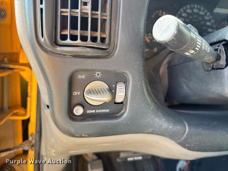 image for item EG6451 2000 Chevrolet Express 3500 school bus