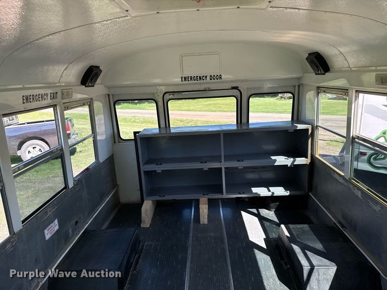 image for item EG6451 2000 Chevrolet Express 3500 school bus