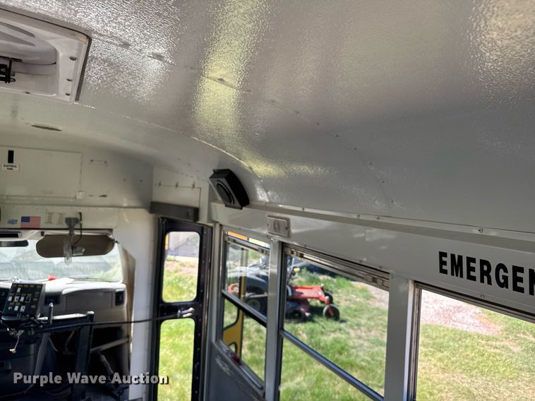 image for item EG6451 2000 Chevrolet Express 3500 school bus