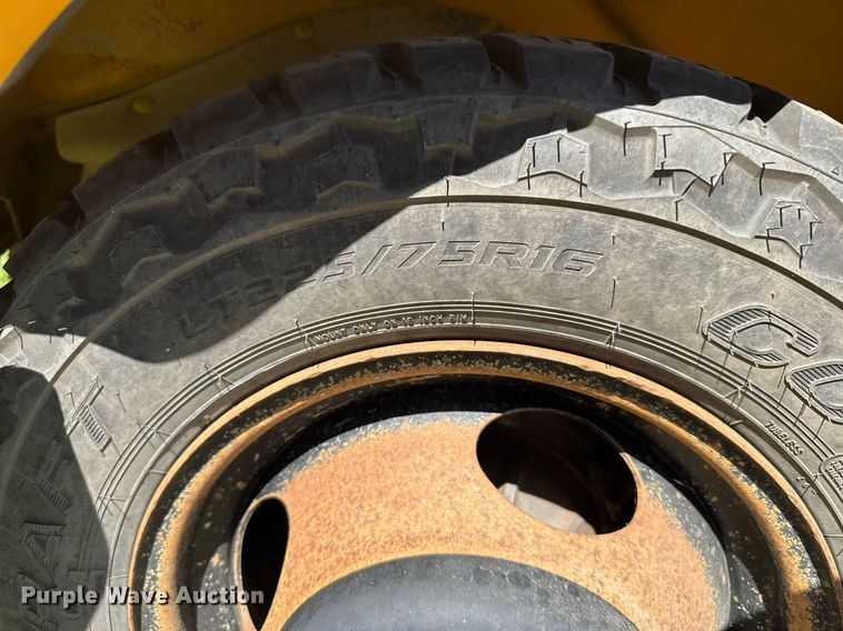 image for item EG6451 2000 Chevrolet Express 3500 school bus