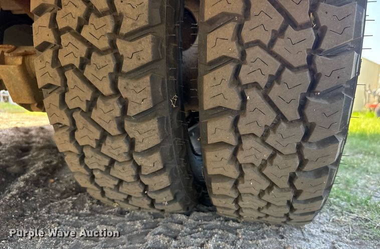 image for item EG6451 2000 Chevrolet Express 3500 school bus