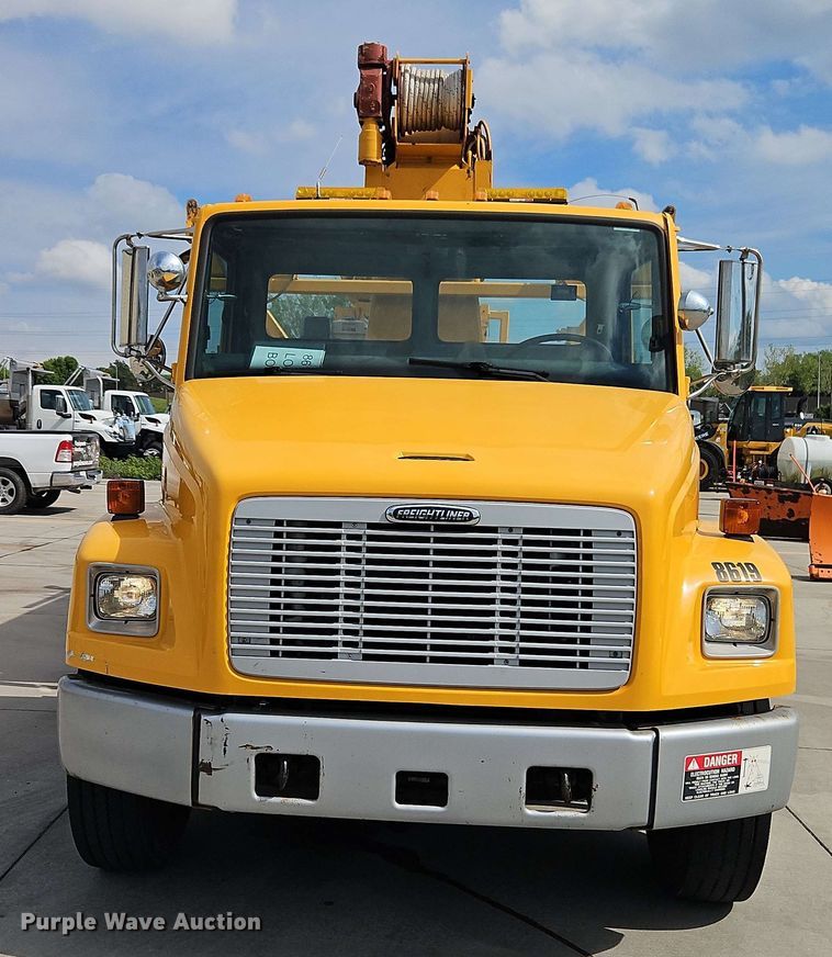 image for item EJ0023 2001 Freightliner FL70 digger derrick truck