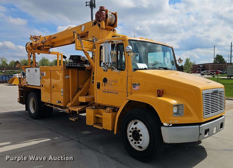 image for item EJ0023 2001 Freightliner FL70 digger derrick truck