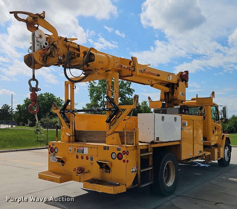 image for item EJ0023 2001 Freightliner FL70 digger derrick truck