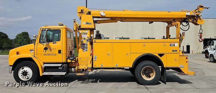 image for item EJ0023 2001 Freightliner FL70 digger derrick truck