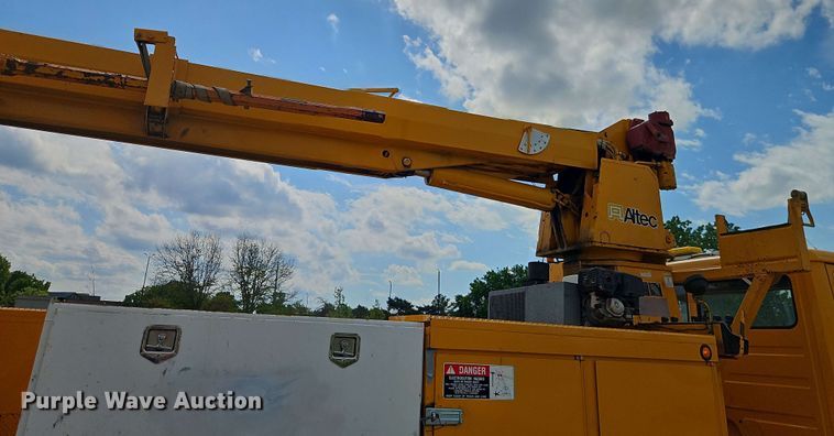 image for item EJ0023 2001 Freightliner FL70 digger derrick truck