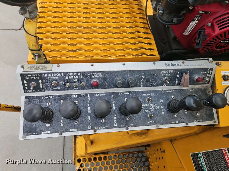 image for item EJ0023 2001 Freightliner FL70 digger derrick truck