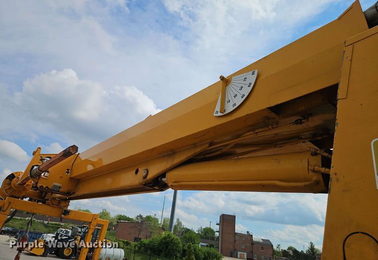 image for item EJ0023 2001 Freightliner FL70 digger derrick truck