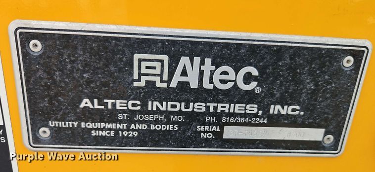 image for item EJ0023 2001 Freightliner FL70 digger derrick truck