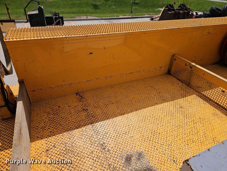 image for item EJ0023 2001 Freightliner FL70 digger derrick truck