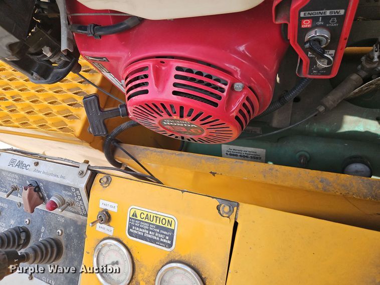 image for item EJ0023 2001 Freightliner FL70 digger derrick truck