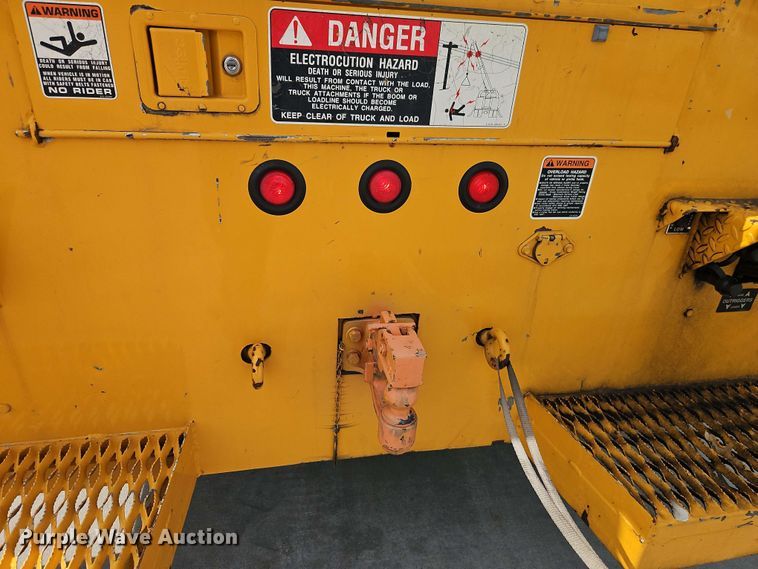 image for item EJ0023 2001 Freightliner FL70 digger derrick truck