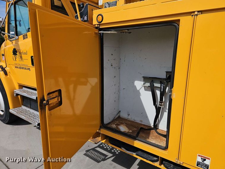 image for item EJ0023 2001 Freightliner FL70 digger derrick truck