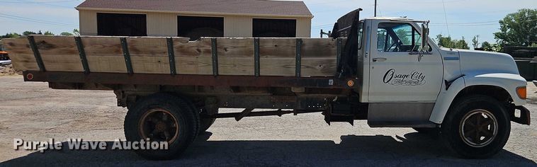 image for item EJ0035 1995 Ford F700 dump flatbed truck